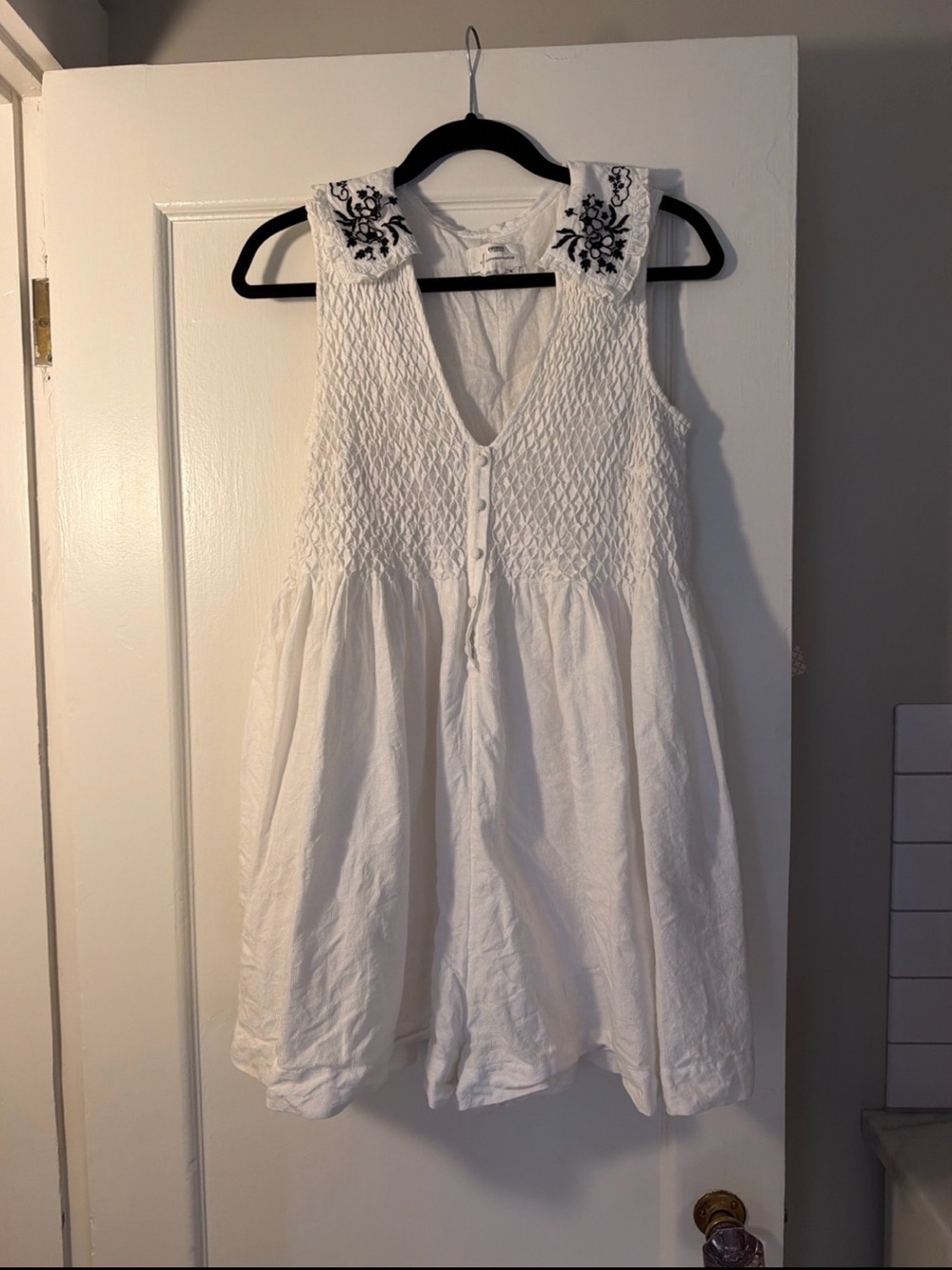 Anthropologie White Embroidered Floral Collar Smocked Romper Size M